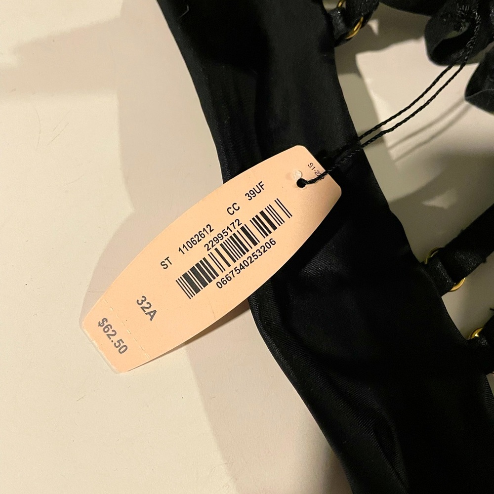 Victoria’s Secret Push Up Bra (32A)